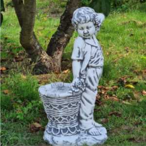 Figurka ogrodowa, betonowa CHŁOPIEC- D6