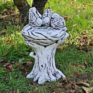 Figurka ogrodowa, betonowa PTAKI W GNIEŹDZIE- P5