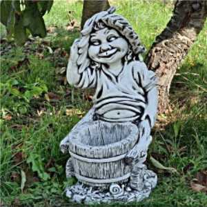 Figurka ogrodowa, betonowa TROLL Z WIADREM - T10