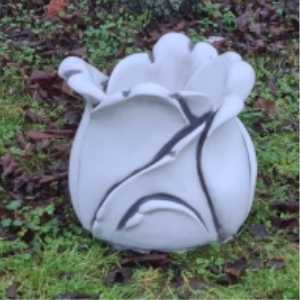 Figurka ogrodowa, betonowa DONICA TULIPAN - W51