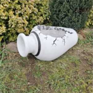 Figurka ogrodowa, betonowa DONICA W KSZTAŁCIE WAZONU - W59