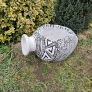 Figurka ogrodowa, betonowa WAZA - W60