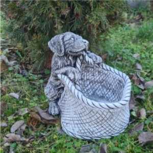 Figurka ogrodowa, betonowa PIES Z WORKIEM - Z123