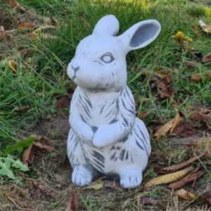 Figurka ogrodowa, betonowa KRÓLIK- Z45