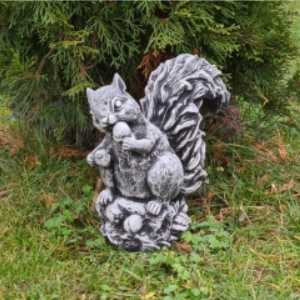 Figurka ogrodowa, betonowa WIEWIÓRKA - Z88